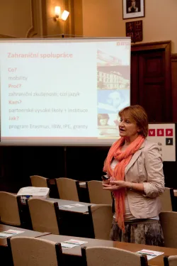 			Přednáška o zahraničních výměnných pobytech v aule - PhDr. Jarmila Bílkovská
	