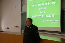 			Obrázek fotogalerie  - Přednáška Nebojte se policie (plk. PČR ve výslužbě Mgr. Antonín Křoustek)
	