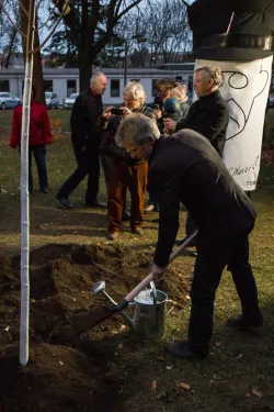 			Image photo gallery  - Planting the Linden of the Republic
	